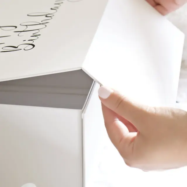 boîte cadeau blanche personnalisée