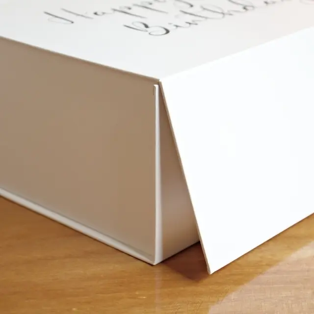 boîte cadeau blanche personnalisée boîte cadeau blanche personnalisée