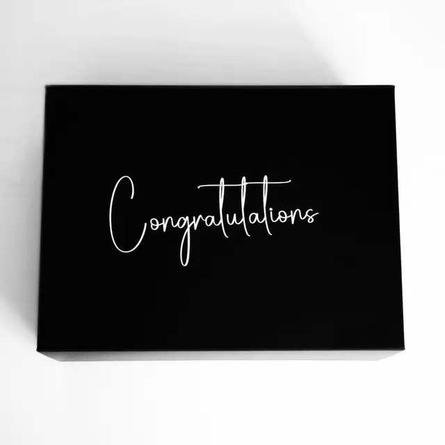 boîte cadeau noire personnalisée